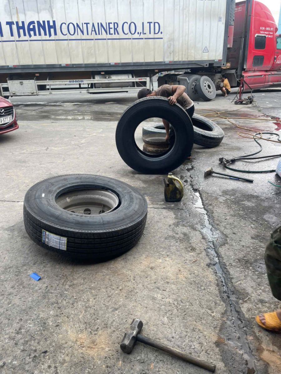 CỨU HỘ LỐP XE - THAY SĂM, THAY YẾM ,LAZANG NHANH, RẺ TẠI THUẬN AN BÌNH DƯƠNG